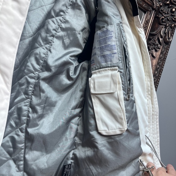 Vintage MARKER White Ski Jacket with High Collar and Fitted Silhouette - Picture 10 of 12